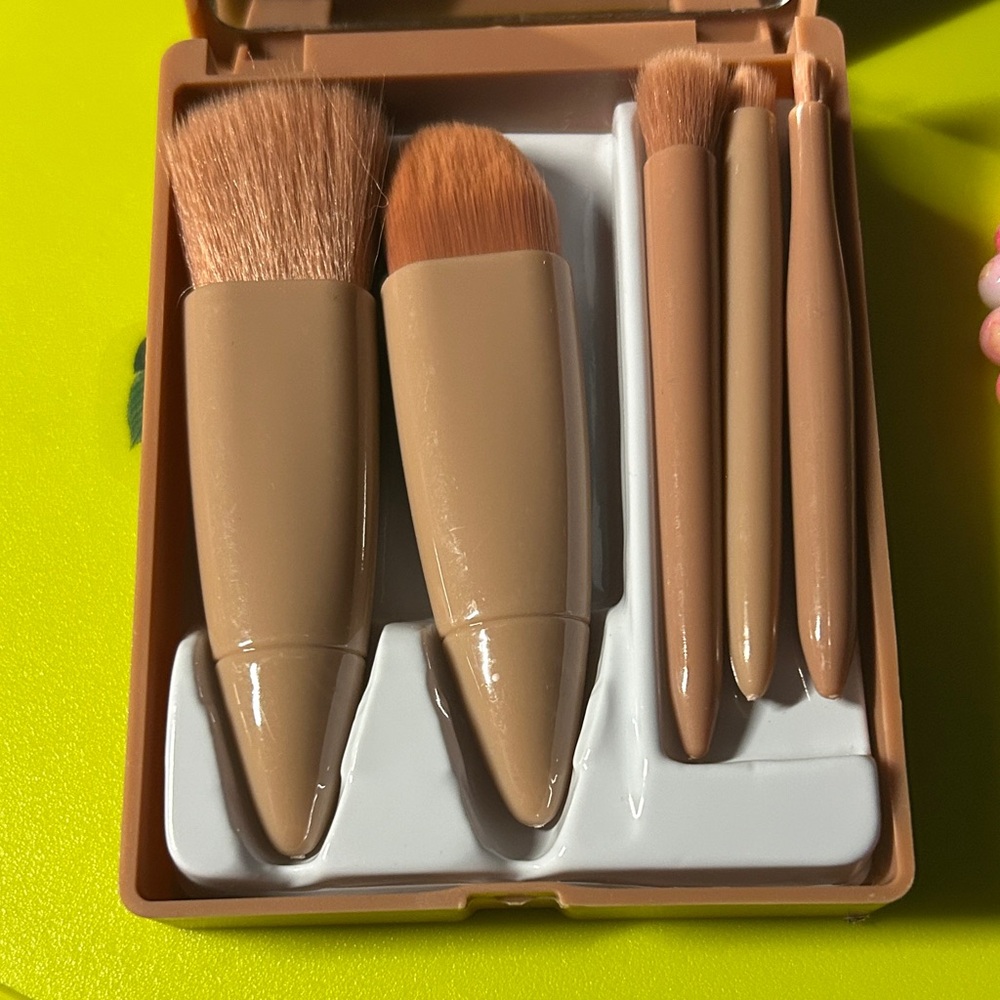 Neutral Beige Makeup Brush Set for Women - Portable Face & Eye Brushes